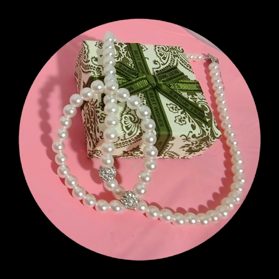 White Faux Pearl Vintage Necklace And Bracelet Set